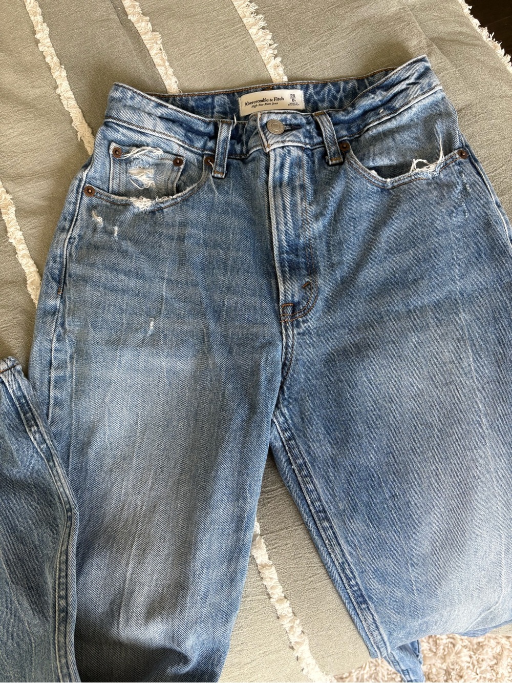 Abercrombie & Fitch High-Rise Mom Jean Curve Love